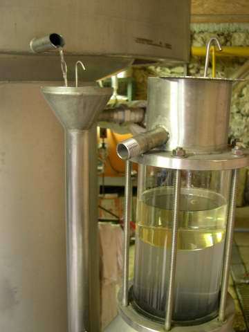 vue-sur-lhuile-essentielle-et-lhydrolat-dans-le-vase-florentin-2